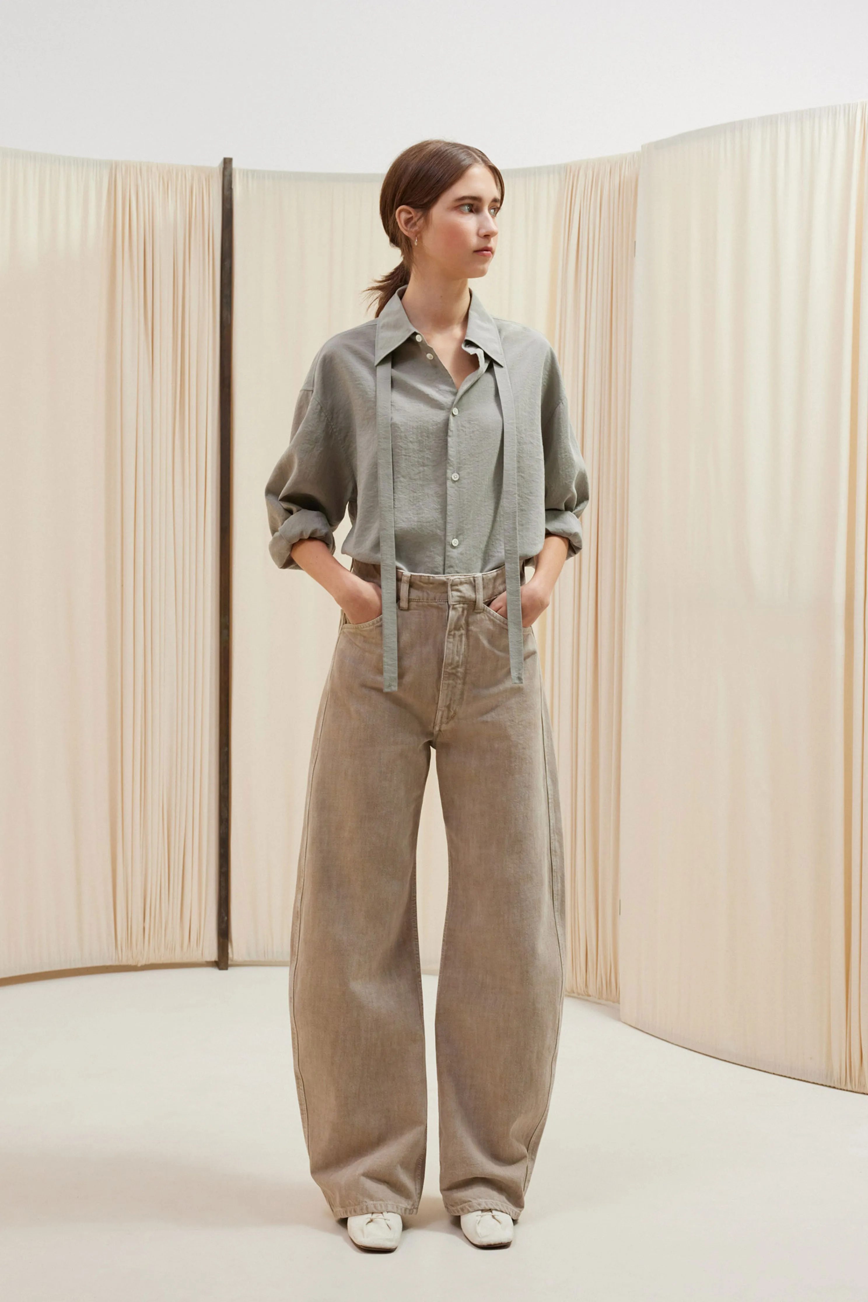 High Waisted Curved Pants — Denim Snow Beige